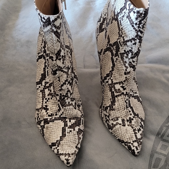 Boots - Picture 3 of 3